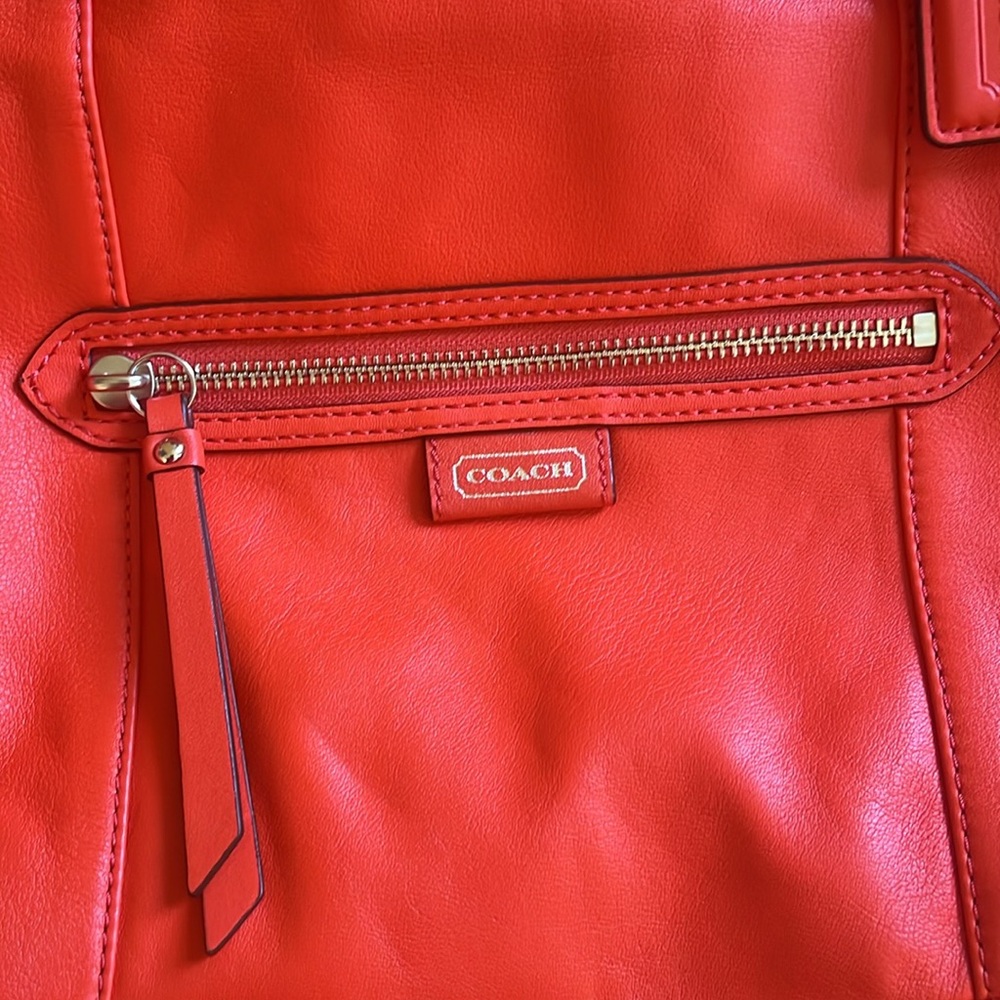 Coach orange  Shoulder Bag with Glossy Finish and Structured Design - Picture 2 of 5